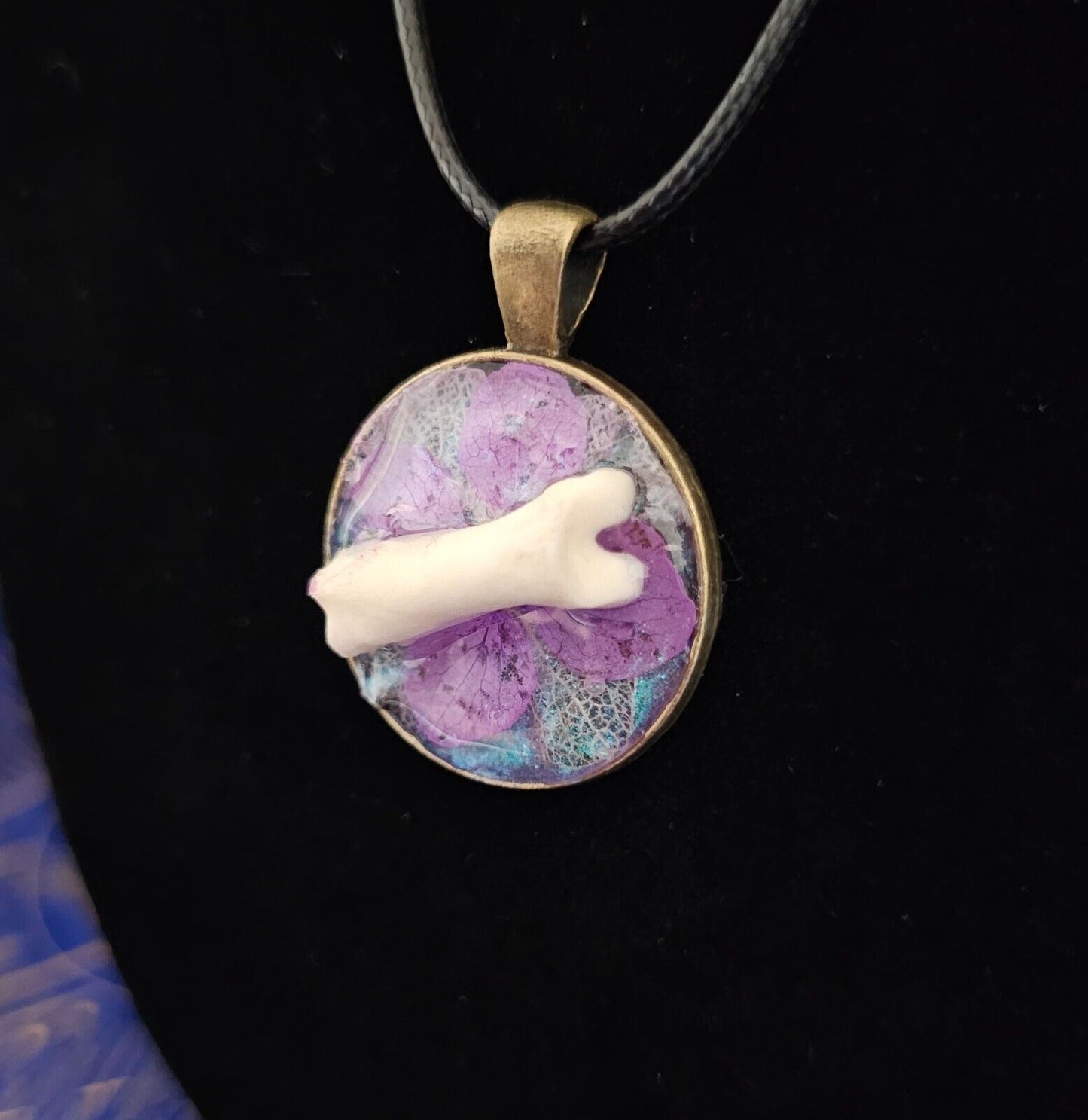 Macabre Animal Mink Bone Flower Resin Necklaces