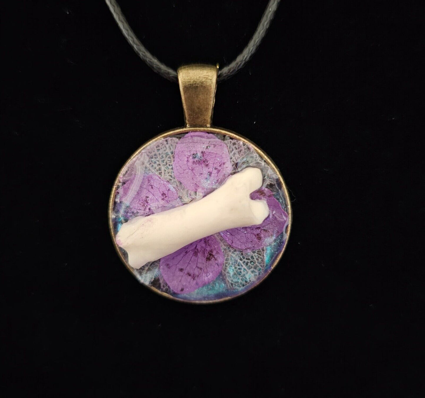 Macabre Animal Mink Bone Flower Resin Necklaces