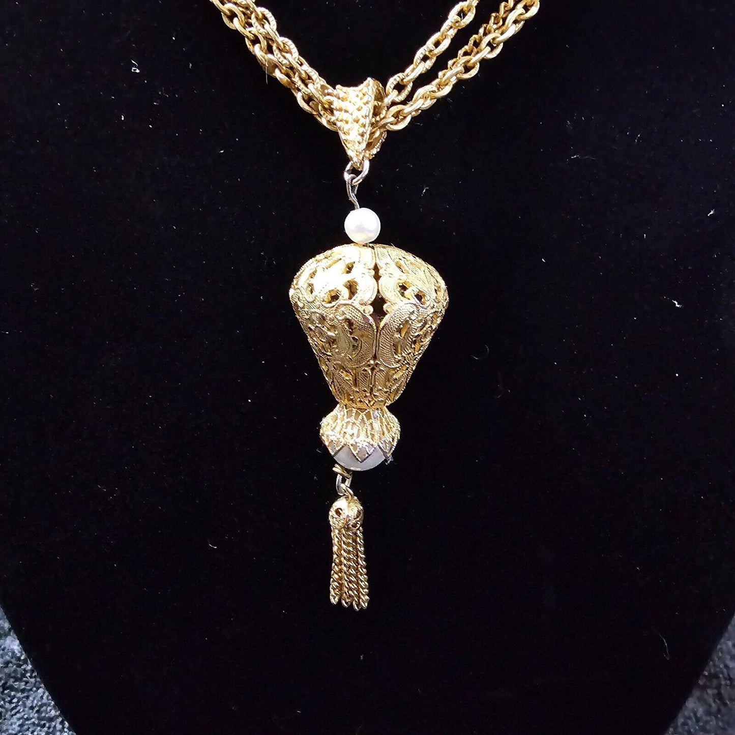 Vintage Celebrity Signed Gold Tone Dangle Pendant Necklace